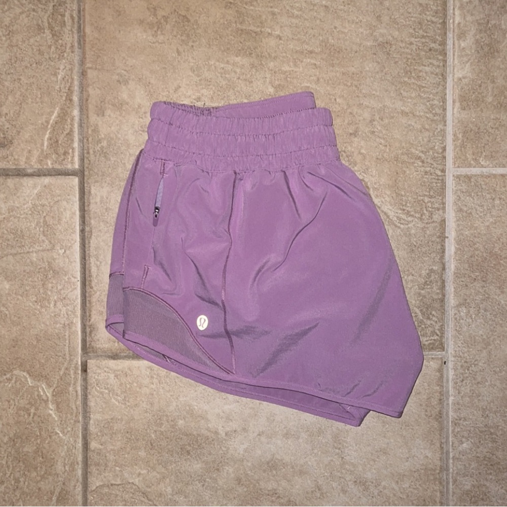 Lululemon Hotty Hot Shorts 2.5”